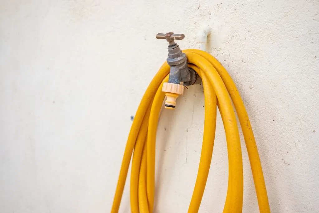 Montera vattenutkastare själv – steg för steg